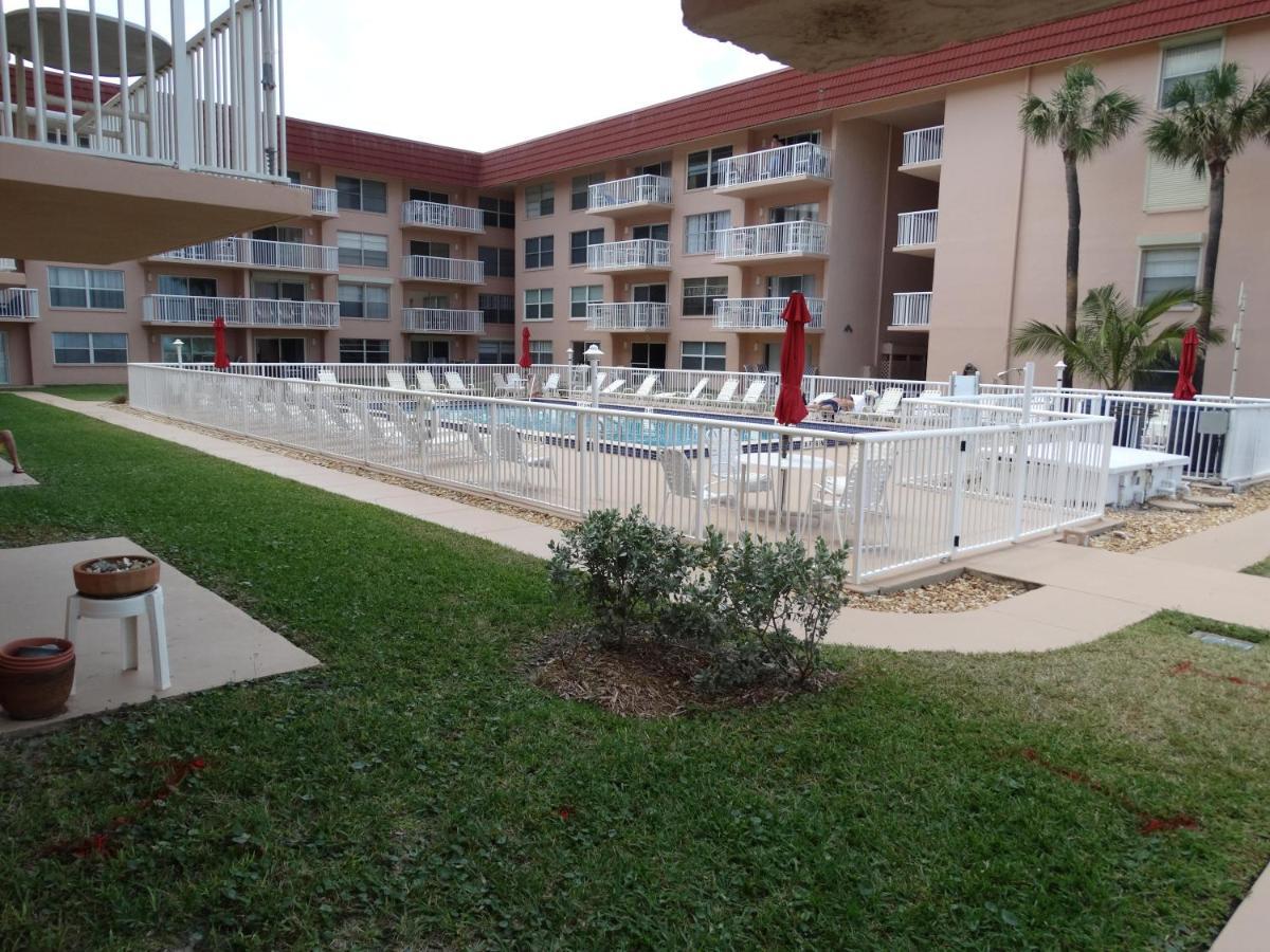 Spanish Main Unit 4- Direct Oceanfront Condo! 코코아비치 외부 사진