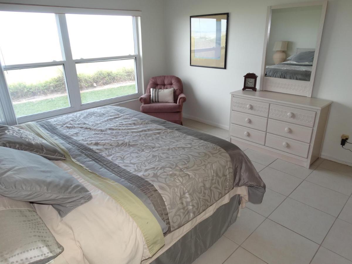 Spanish Main Unit 4- Direct Oceanfront Condo! 코코아비치 외부 사진