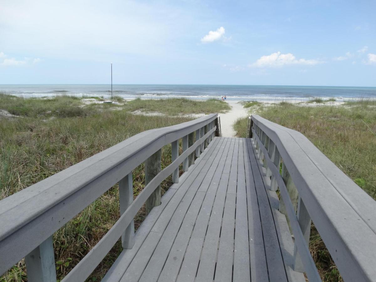 Spanish Main Unit 4- Direct Oceanfront Condo! 코코아비치 외부 사진