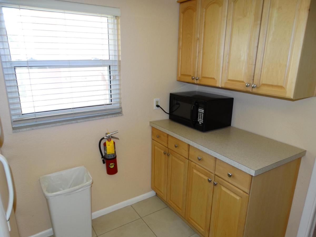 Spanish Main Unit 4- Direct Oceanfront Condo! 코코아비치 외부 사진